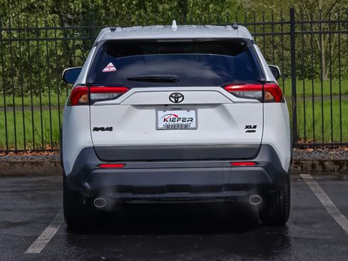 Used 2023 Toyota RAV4 XLE w/ Convenience Package image 4