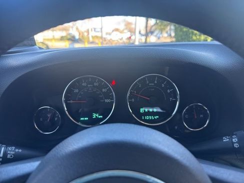 Used 2017 Jeep Wrangler Unlimited Sahara image 22