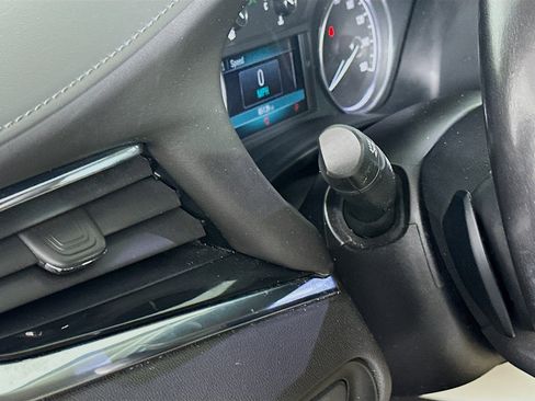 Used 2019 Buick Enclave Essence image 17