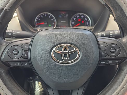 Used 2022 Toyota RAV4 XLE w/ Convenience Package FWD image 22