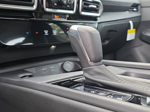 New 2026 Nissan Sentra SV w/ Floor Mat Package FWD image 32
