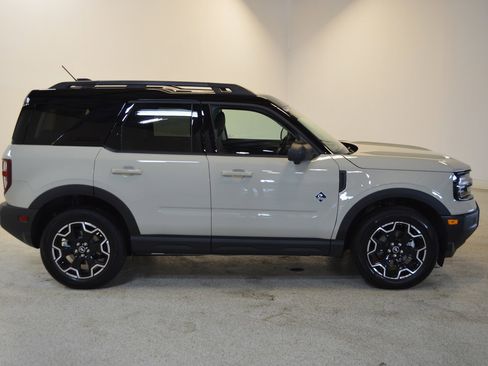 Used 2025 Ford Bronco Sport Outer Banks w/ Outer Banks Tech Package+ image 2