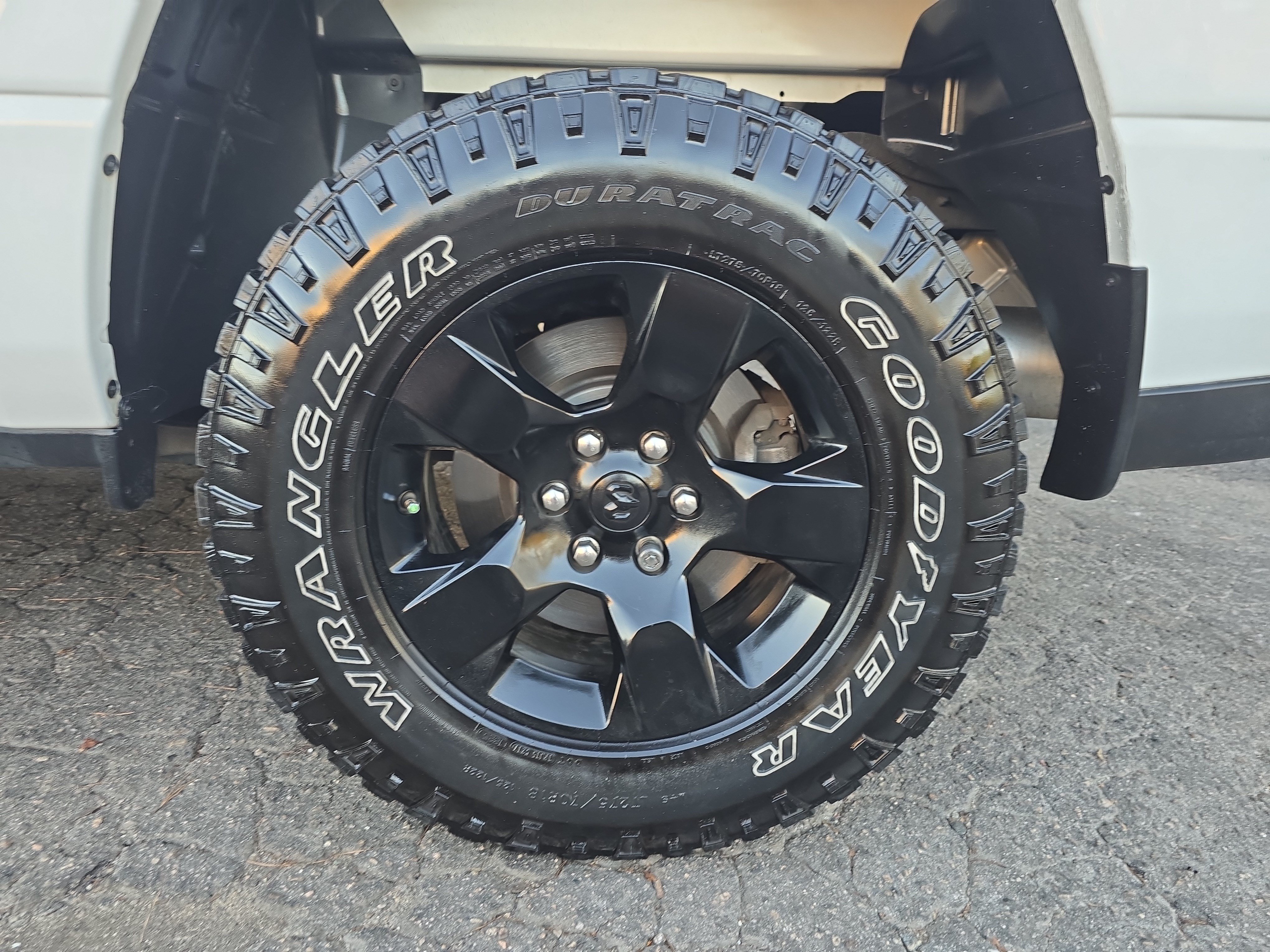 Used 2025 RAM 1500 Warlock AWD/4WD image 32