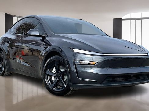 Used 2026 Tesla Model Y AWD image 11