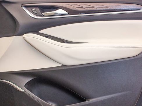 Used 2022 Buick Enclave Avenir w/ Avenir Technology Package image 11