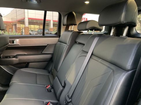 Used 2024 Hyundai Santa Fe SEL image 11