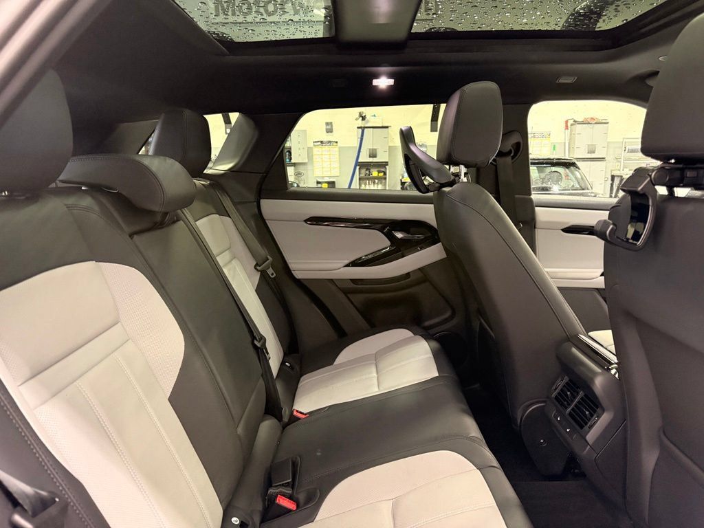 Used 2026 Land Rover Range Rover Evoque Dynamic SE AWD/4WD image 26