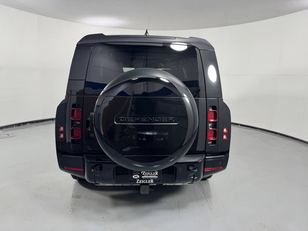 Used 2024 Land Rover Defender 130 X-Dynamic SE AWD/4WD image 9