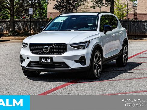 Used 2024 Volvo XC40 B5 Plus w/ Climate Package AWD/4WD image 4
