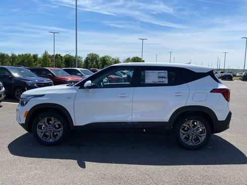 New 2026 Kia Seltos LX FWD image 3