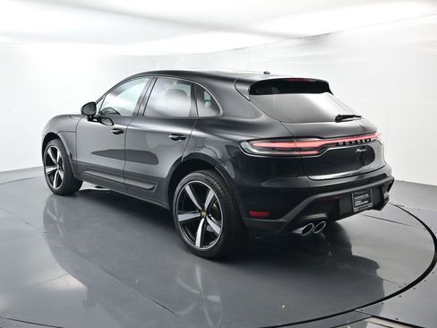 Certified 2025 Porsche Macan image 3