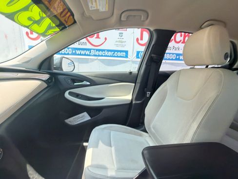 Used 2021 Buick Encore GX Preferred w/ Sport Touring Package FWD image 29