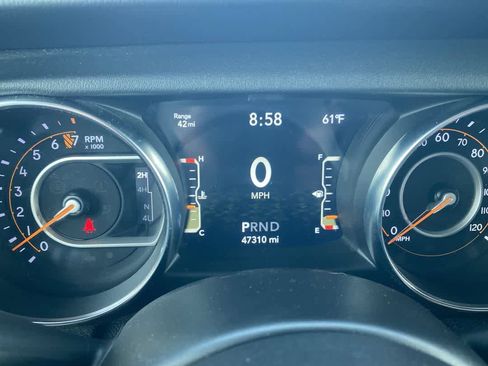 Used 2021 Jeep Gladiator Overland image 15