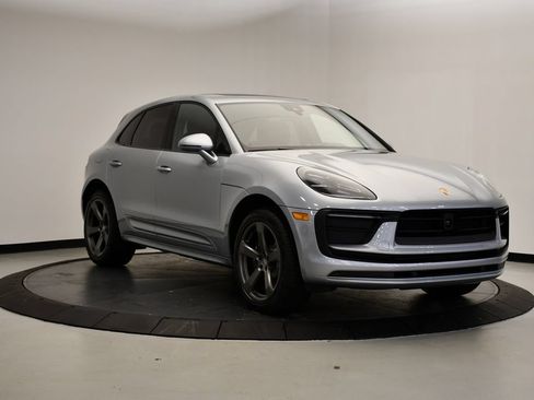 Certified 2026 Porsche Macan AWD/4WD image 9