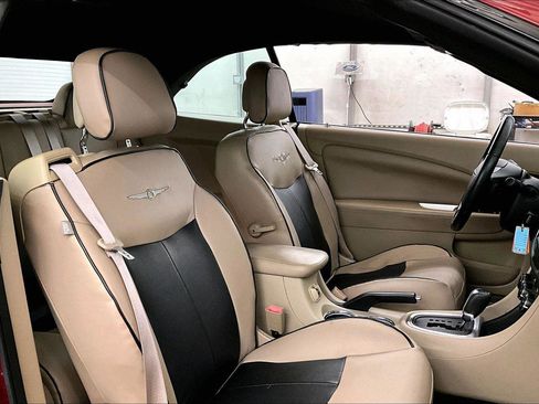 Used 2011 Chrysler 200 Touring image 8