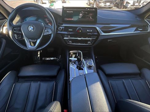 Used 2022 BMW 530i xDrive w/ Premium Package image 18