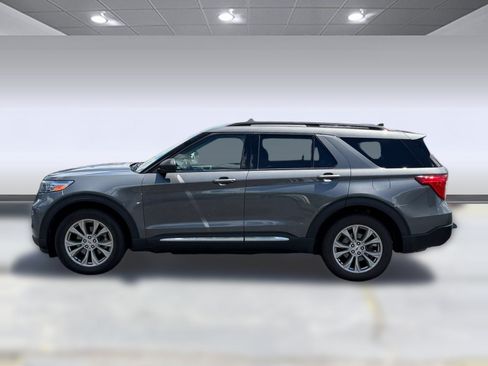 Used 2023 Ford Explorer XLT w/ Equipment Group 202A AWD/4WD image 2