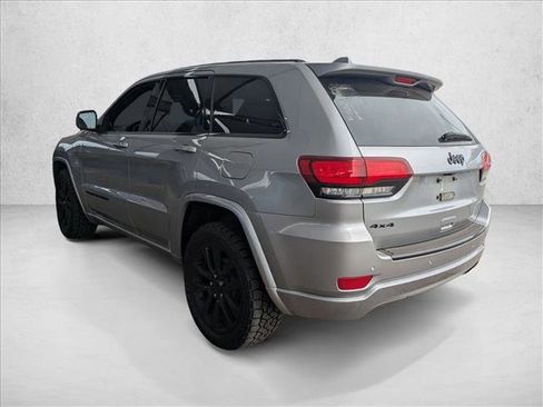 Used 2017 Jeep Grand Cherokee Altitude image 7