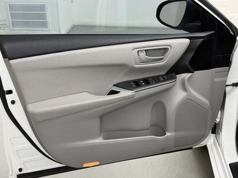 Used 2017 Toyota Camry SE FWD image 19