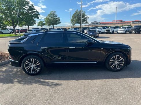 Certified 2024 Cadillac Lyriq Luxury AWD/4WD image 7