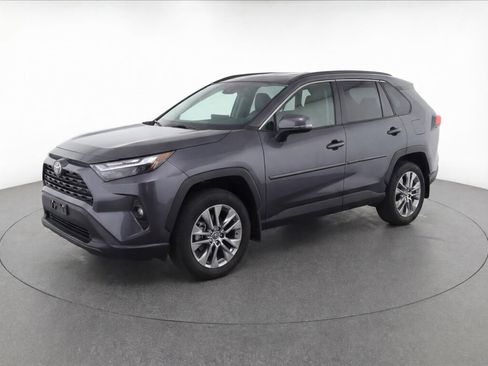 Used 2023 Toyota RAV4 XLE Premium image 3