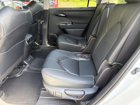Used 2023 Toyota Highlander XLE FWD image 22