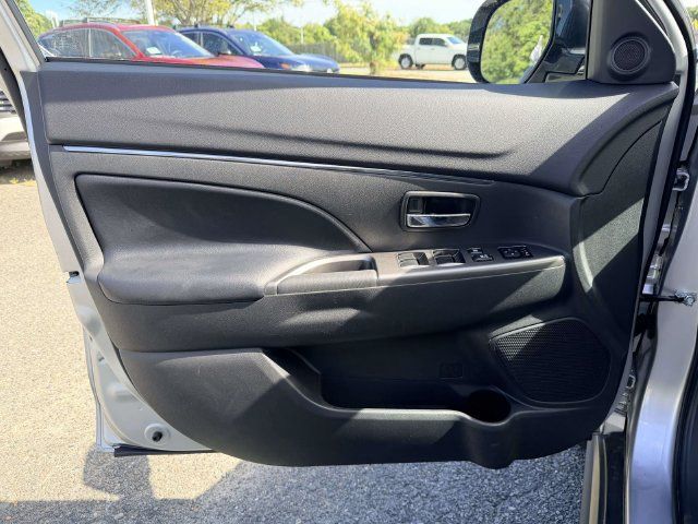 Used 2026 Mitsubishi Outlander Sport SE AWD/4WD image 14