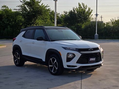 Used 2021 Chevrolet TrailBlazer RS w/ Convenience Package FWD image 3