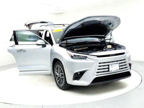 Used 2024 Lexus TX 350 AWD image 9