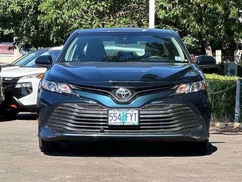 Used 2018 Toyota Camry FWD image 10