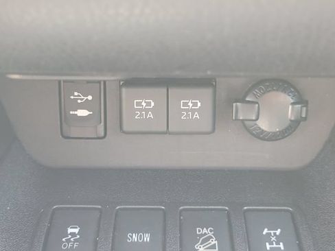 Used 2019 Toyota Highlander XLE AWD/4WD image 29