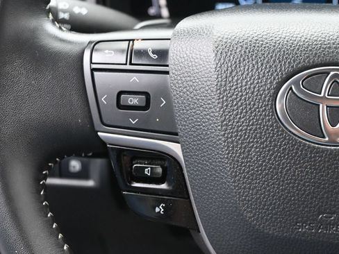 Used 2025 Toyota Camry SE FWD image 18