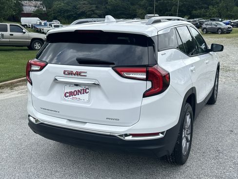 Used 2024 GMC Terrain SLT AWD/4WD image 5