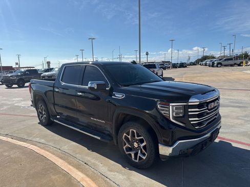 Used 2023 GMC Sierra 1500 SLT AWD/4WD image 3