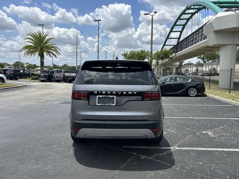 Used 2024 Land Rover Discovery S AWD/4WD image 17