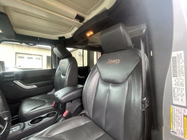 Used 2014 Jeep Wrangler Unlimited Rubicon w/ Connectivity Group AWD/4WD image 19
