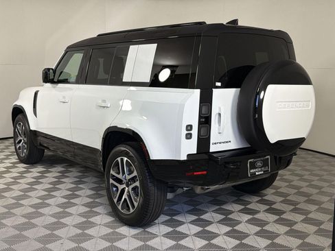 New 2026 Land Rover Defender 110 X-Dynamic SE image 3