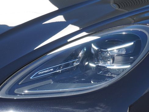 Certified 2024 Porsche Macan AWD/4WD image 13