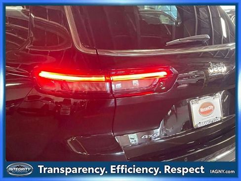 Used 2023 Jeep Grand Cherokee L Limited AWD/4WD image 11