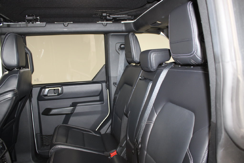 Used 2025 Ford Bronco Outer Banks AWD/4WD image 17