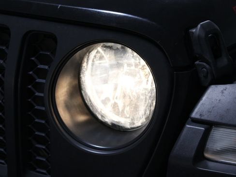 Used 2022 Jeep Gladiator Rubicon w/ Cold Weather Group AWD/4WD image 49