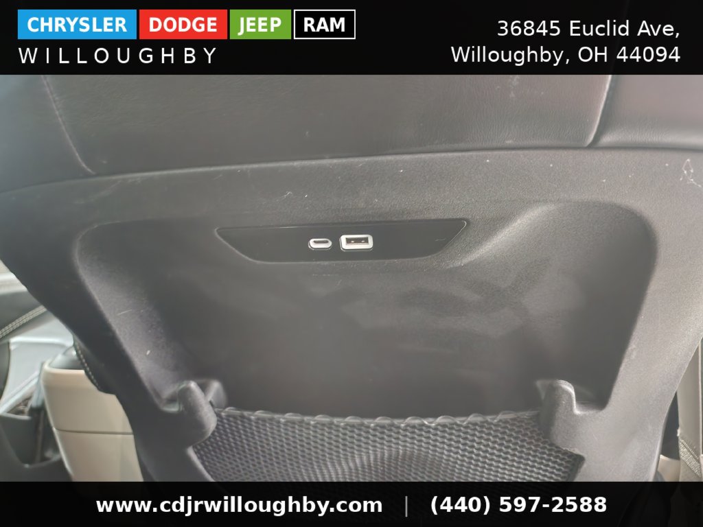 Used 2024 Chrysler Pacifica Touring-L FWD image 34
