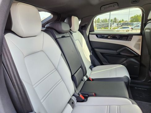 Used 2026 Porsche Cayenne S image 15