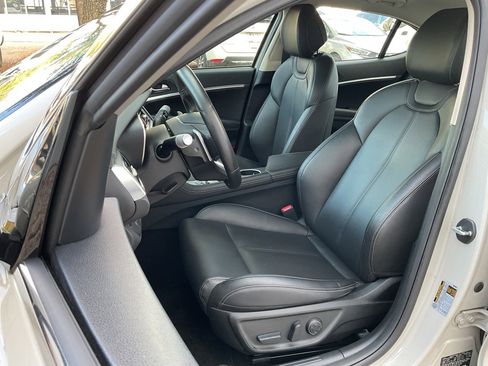 Used 2025 Genesis G70 2.5T image 14