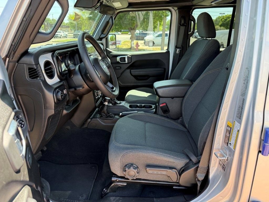 Used 2024 Jeep Gladiator Sport AWD/4WD image 12