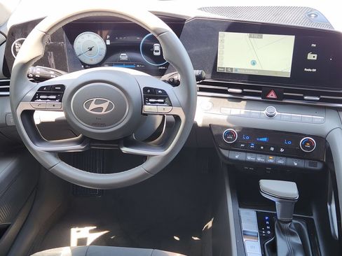 Used 2024 Hyundai Elantra SEL w/ Convenience Package FWD image 27