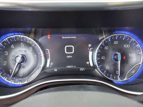 Used 2018 Chrysler Pacifica Touring-L Plus FWD image 14
