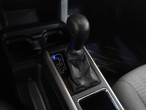 Used 2017 Toyota Tacoma SR5 image 18