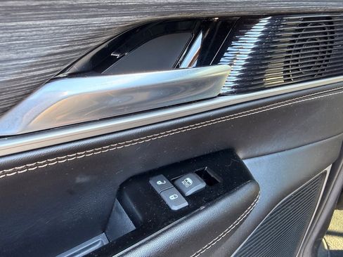 Used 2023 Jeep Wagoneer Series III w/ Preferred Equipment Group image 38