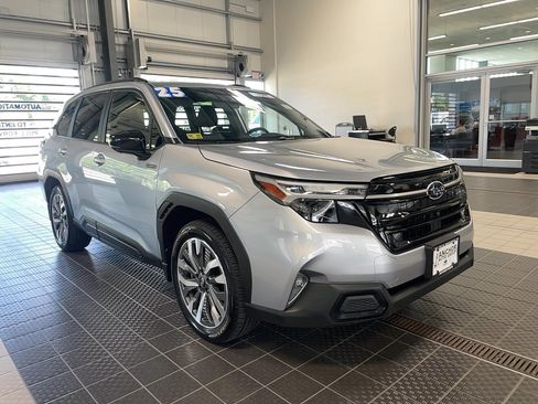 Used 2025 Subaru Forester Touring AWD/4WD image 1